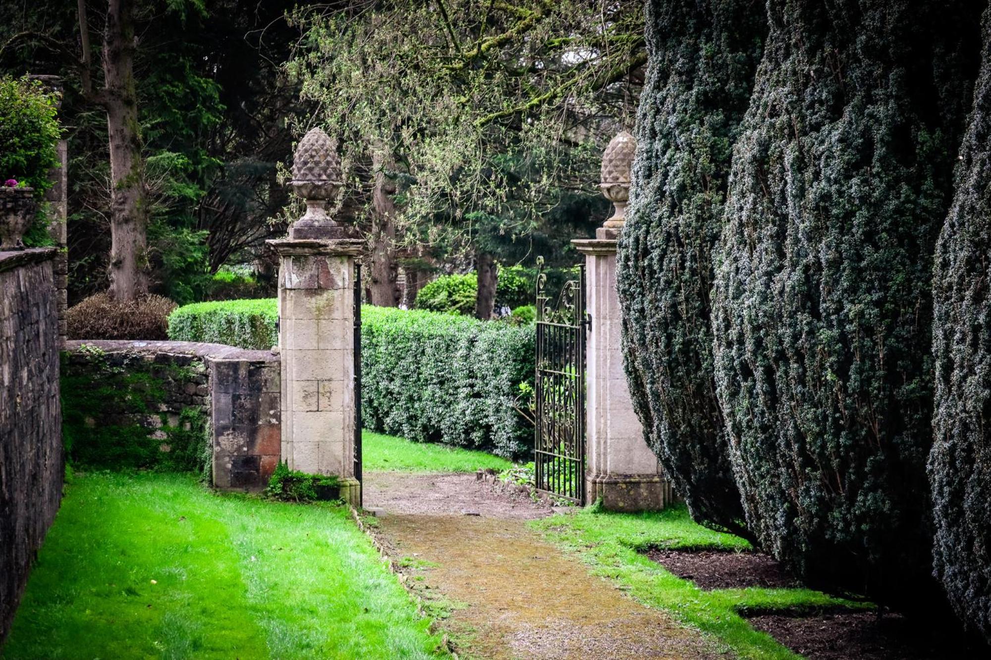 The Hall - Historic Grade I-Listed Jacobean Mansion 브래드포드온아본 외부 사진