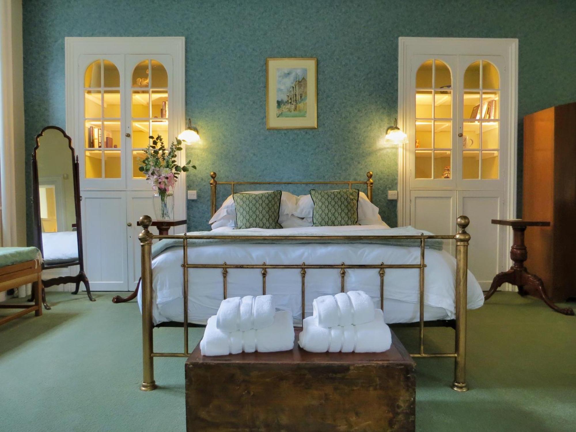 The Hall - Historic Grade I-Listed Jacobean Mansion 브래드포드온아본 외부 사진